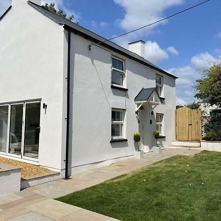 Charming Cottage Close To M4 Bridgend Bridgend  Exterior foto