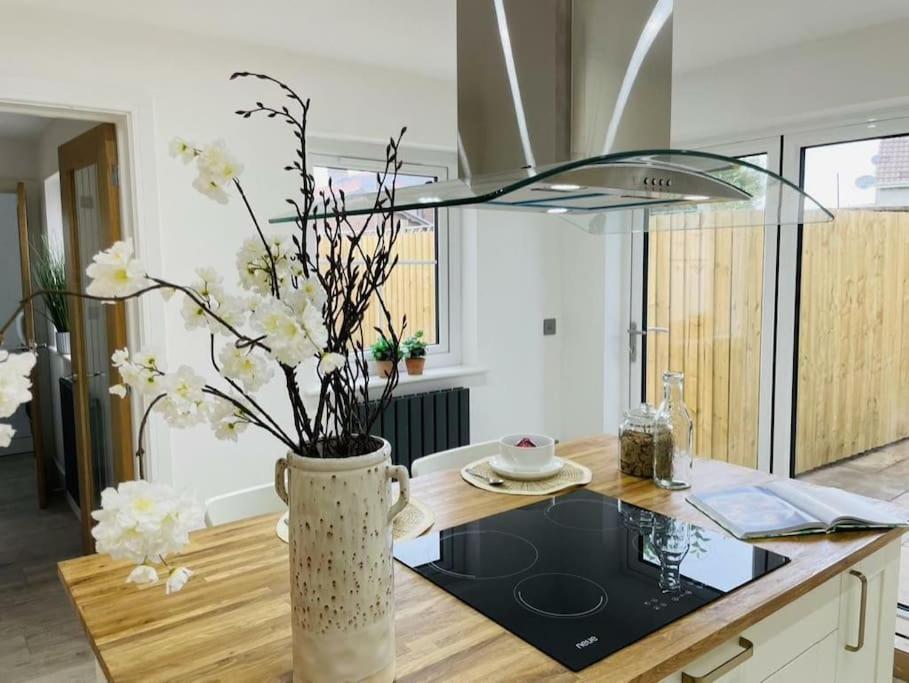 Charming Cottage Close To M4 Bridgend Bridgend  Exterior foto
