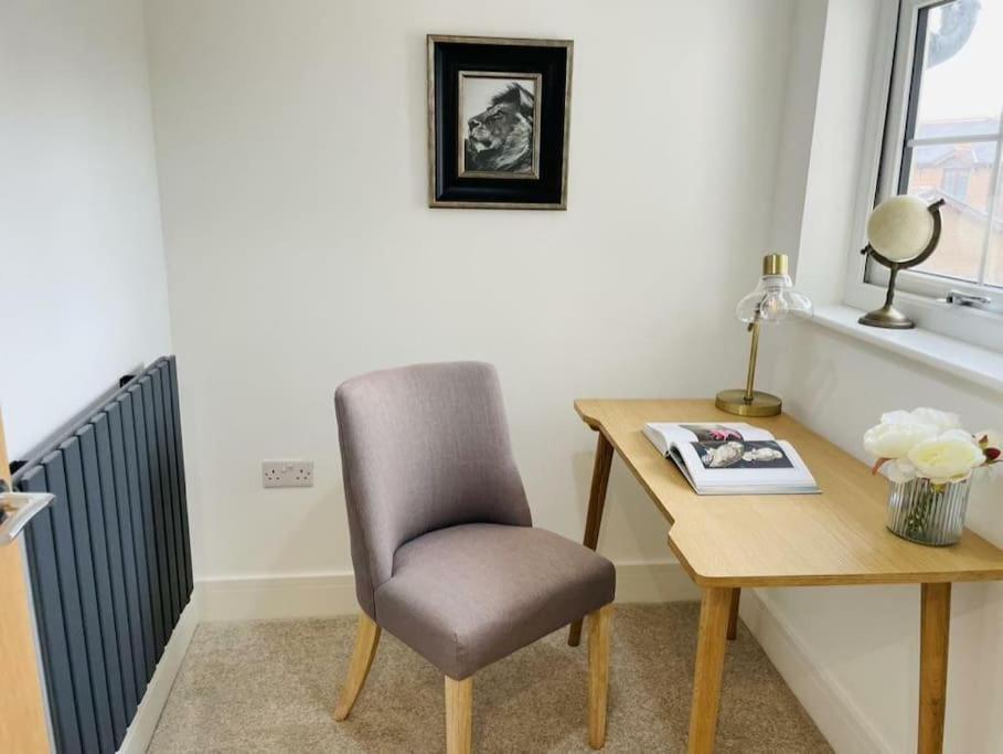 Charming Cottage Close To M4 Bridgend Bridgend  Exterior foto